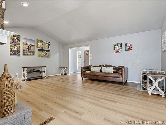 5th image of 1332 Whispering Hills St