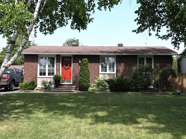 1497 Blackheath St, Ottawa, ON K1E 1K6