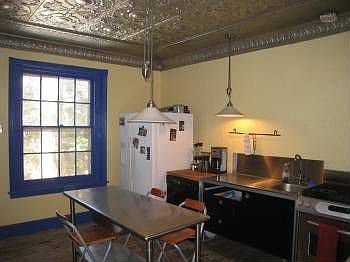 3rd image of 431 W Stafford St