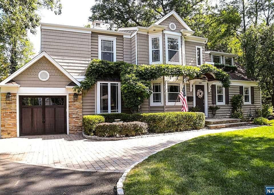 1st image of 389 Oakwood Dr