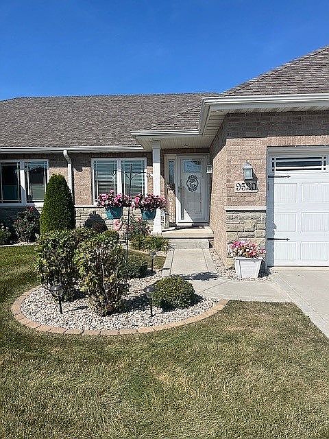 1st image of 9520 W 106th Pl