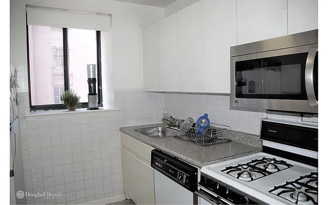 Rented by Douglas Elliman | media 10