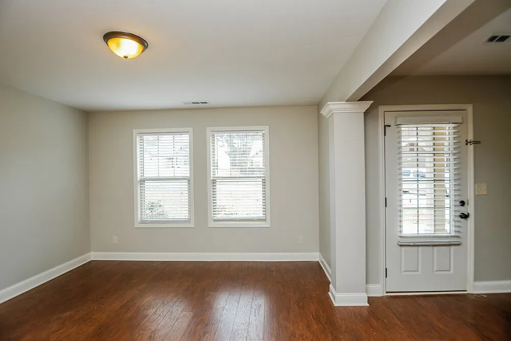 3 bed, 2.0 bath, 1833 sqft, $1,975 — Photo 4
