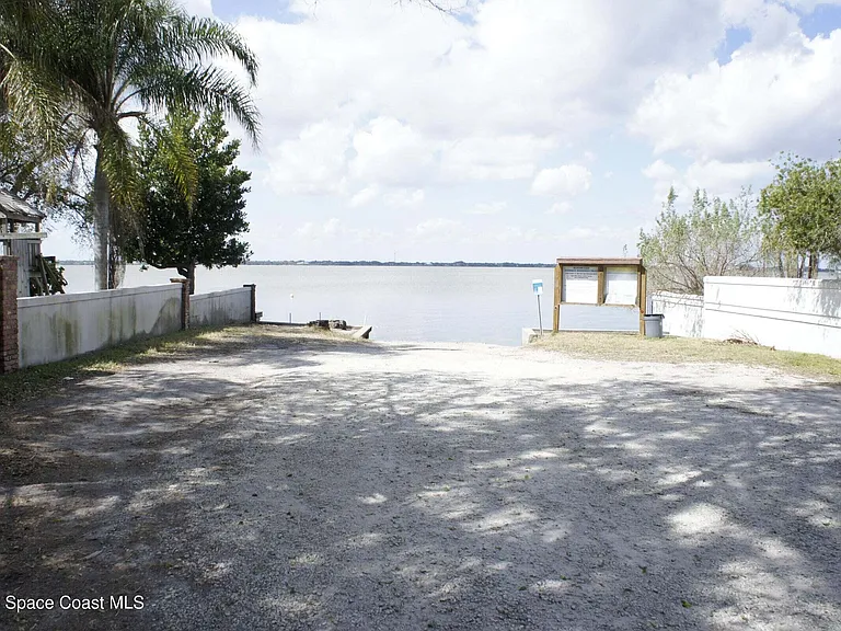 410 Surf Rd — Photo 26