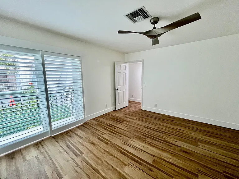 106 Linda Ln #4 — Photo 35