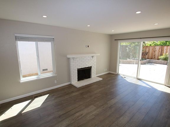 5th image of 1430 Courtyard Dr