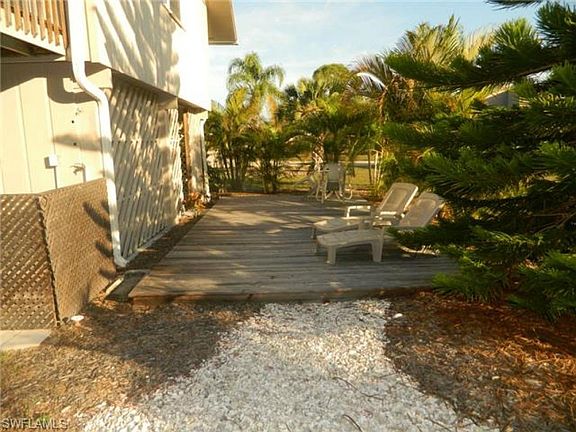5th image of 7813 Breakwater Ct
