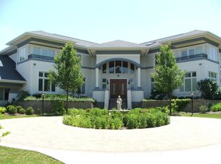 4 Roundstone Ln, Barrington, IL 60010