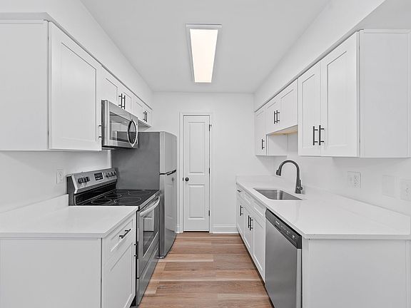 2nd image of 719 Meadow Wood Dr Unit 9