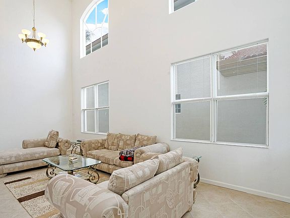 5th image of 1043 Grove Park Cir