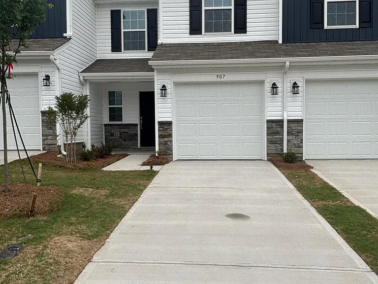 907 Powder Creek Dr — Photo 1