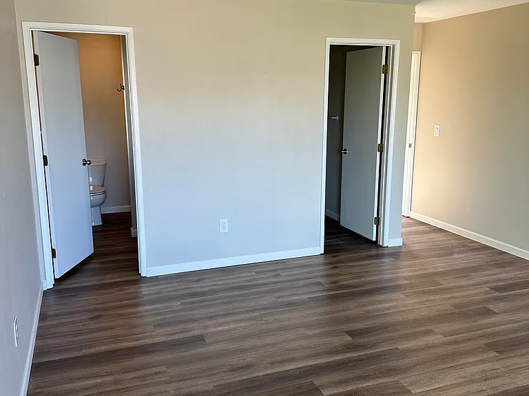 331 23rd St NE — Photo 21