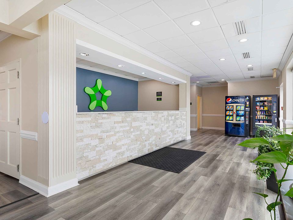 Lobby and Guest Check-in