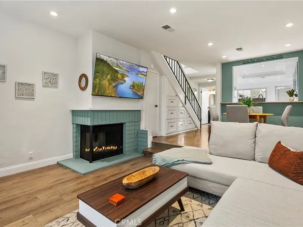 1083 Mesa Bluff Dr #13, Costa Mesa, CA 92627