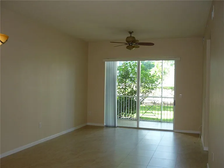 3500 Oaks Clubhouse Dr — Photo 9