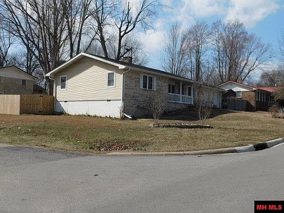 3rd image of 614 E 1st St