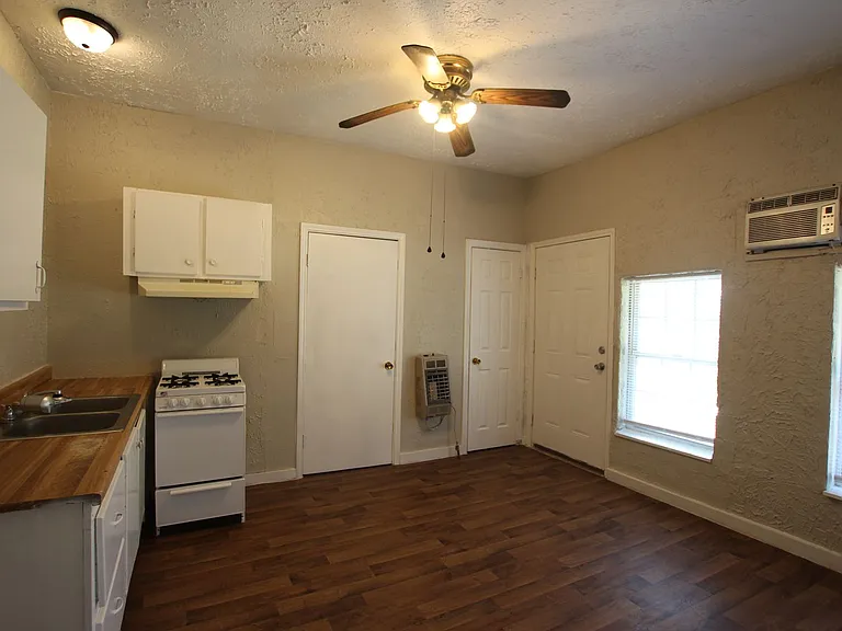 1010 S Bennett Ave #D — Photo 5