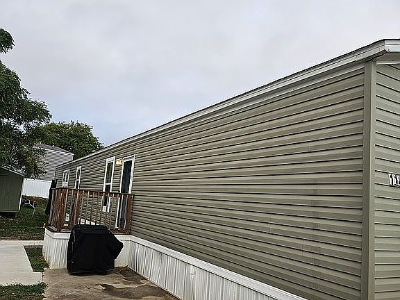 3rd image of 5134 Roosevelt Ave