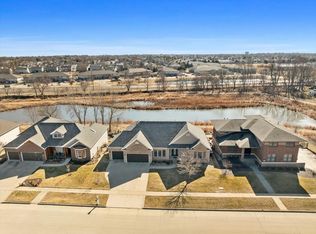 2711 Radbourne Dr, Bloomington, IL 61704