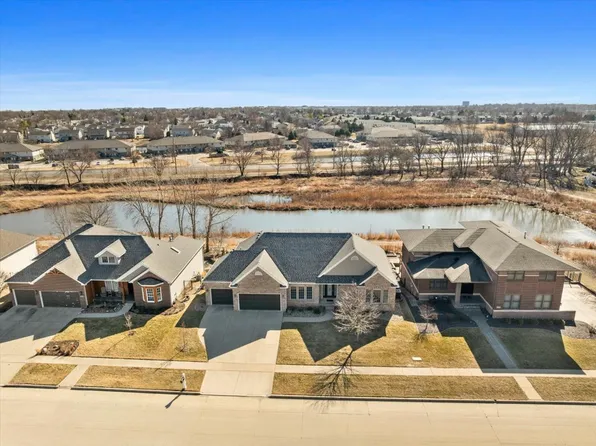 2711 Radbourne Dr, Bloomington, IL 61704