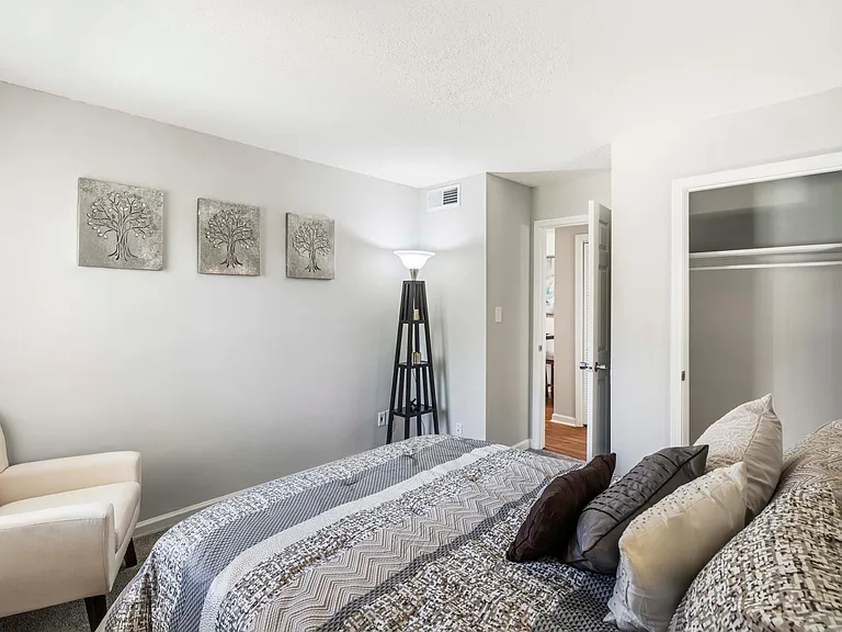University Lake Apartments — Photo 12