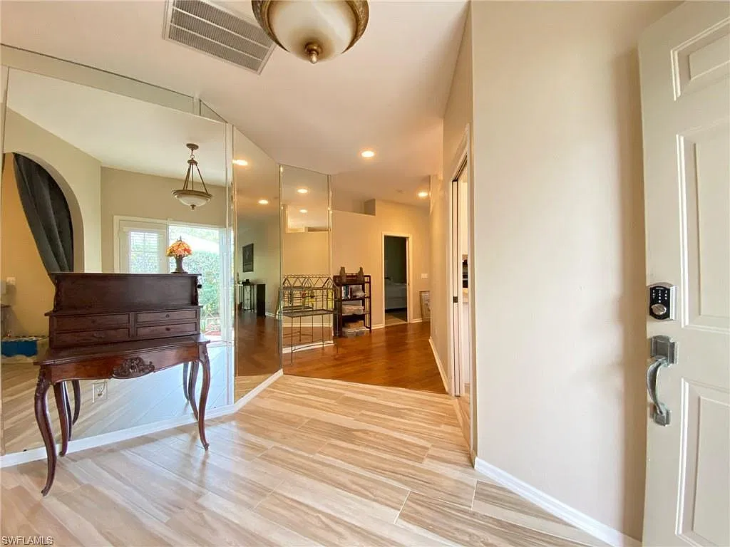 3 bed, 2.0 bath, 1814 sqft, $2,600 — Photo 4