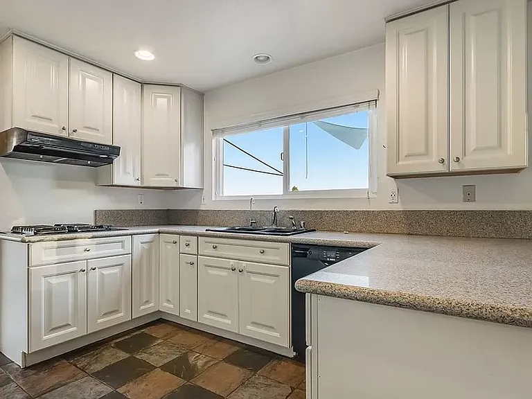 387 Pippin Dr — Photo 1