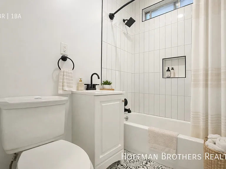 641 N Spaulding Ave — Photo 4