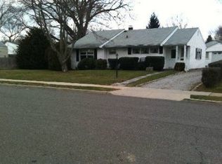 1 Bryant Rd, Glen Cove, NY 11542