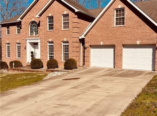 2 Wood Lomond Pl, Huntington, WV 25705