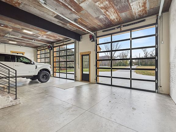 84th image of 1234 Lakeside Dr
