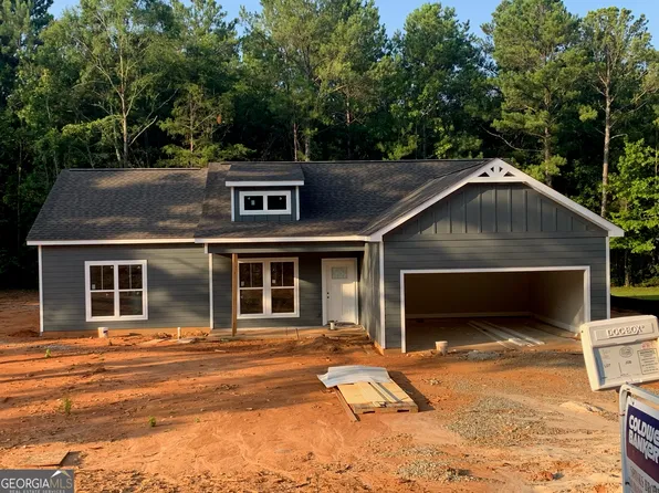 1511 Wisteria Dr, West Point, GA 31833