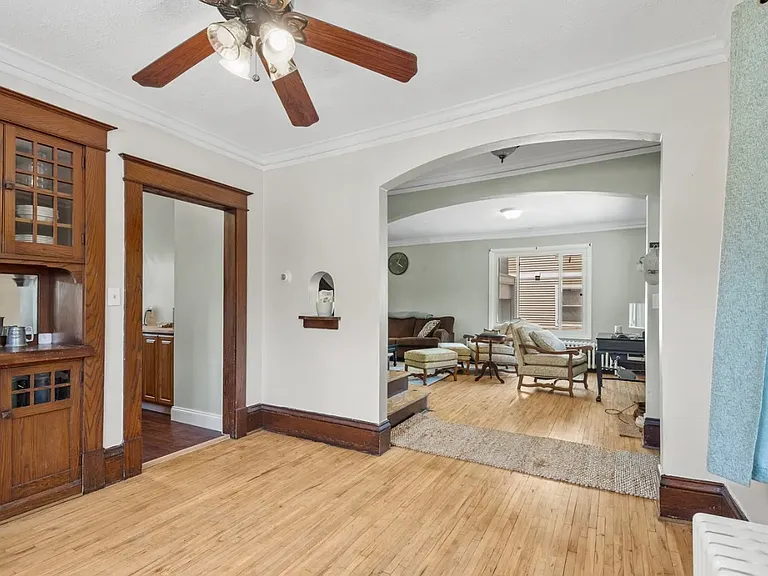 319 Earl St — Photo 28