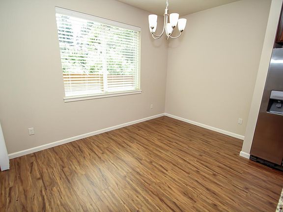 3rd image of 3027 NE 74th St