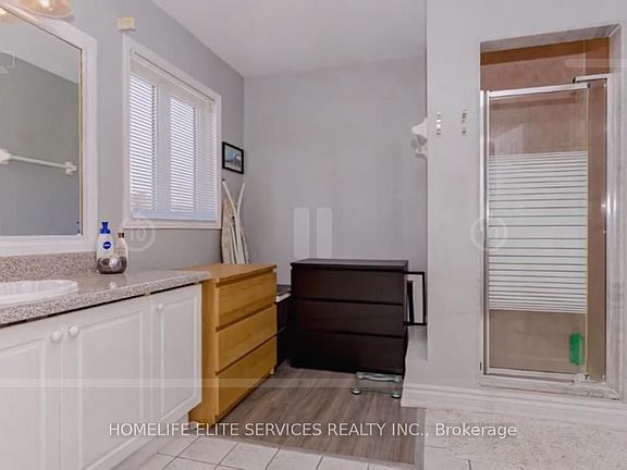 3rd image of 73 Long Island Cres