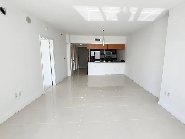 1750 N Bayshore Dr #2010 — Photo 7