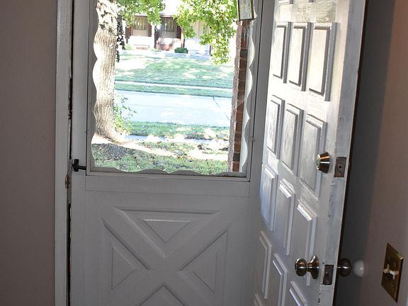 3rd image of 1308 Brenthaven Ln
