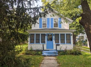 710 S Silver Lake St, Oconomowoc, WI 53066