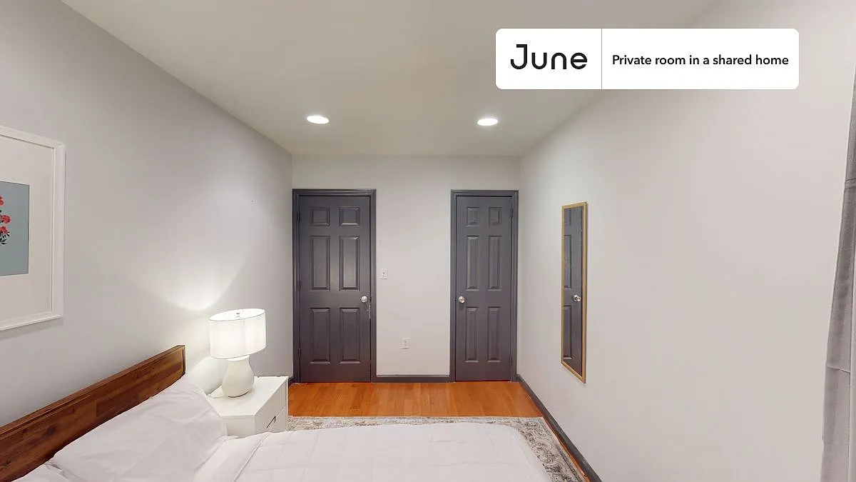 Queen bedroom in 3 bed/1 bath home in East Village #562 B — Photo 4
