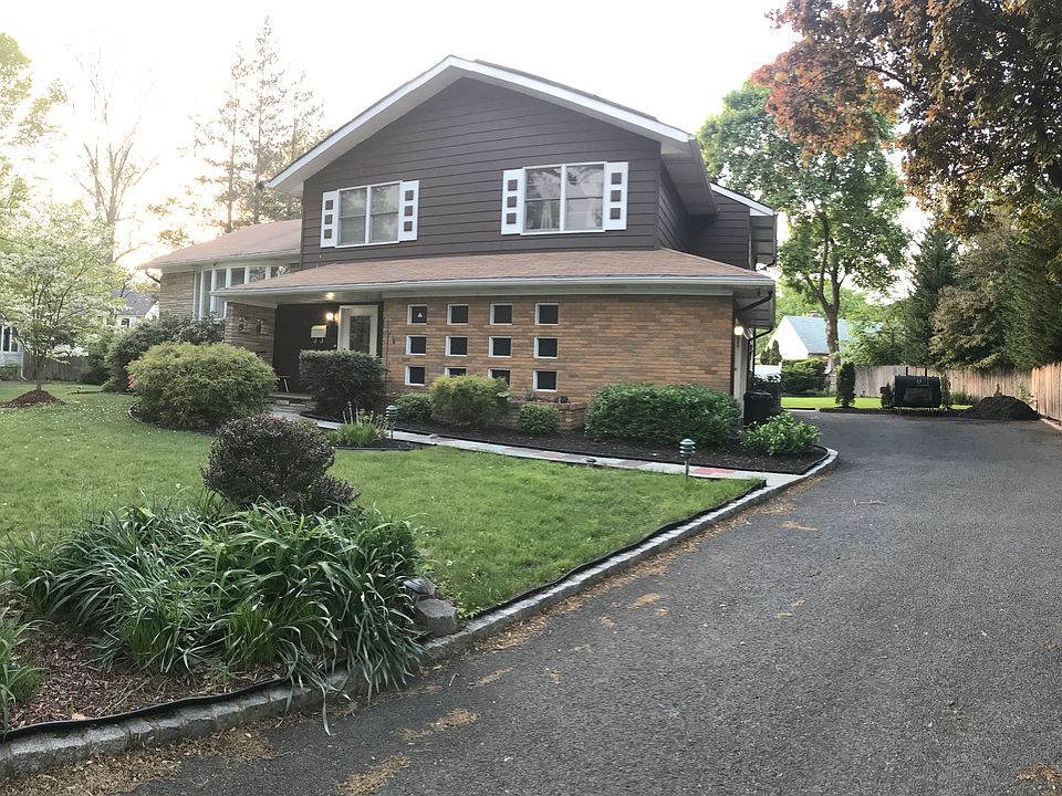 2nd image of 33 Deforest Ave