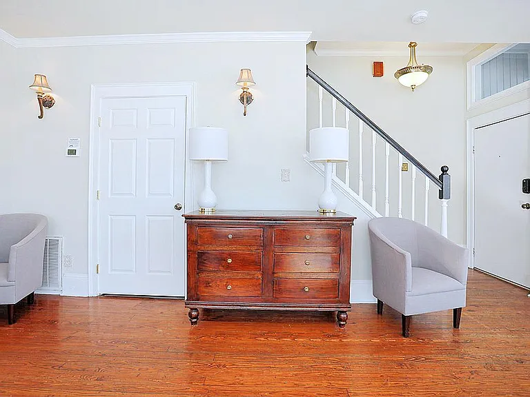 415 E Gordon St — Photo 3
