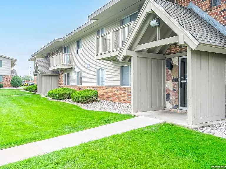 EVERGREEN PLACE — Photo 46