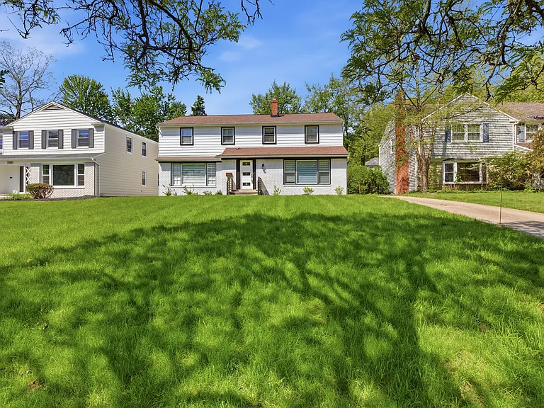 2056 Laurel Hill Dr — Photo 2