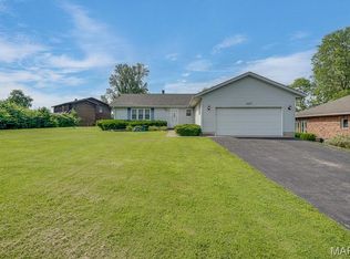 1997 Treasure Dr, Edwardsville, IL 62025