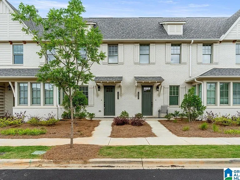 1210 Windsor Dr — Photo 1