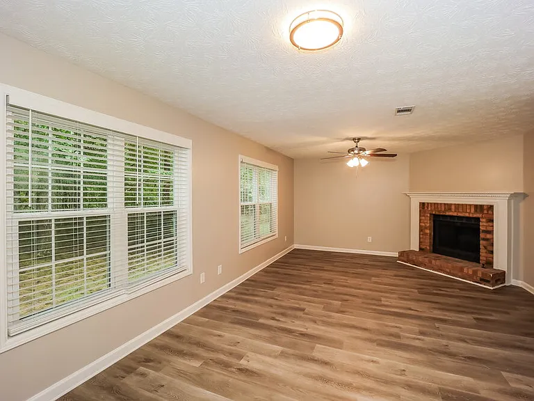 233 Northbridge Dr — Photo 9