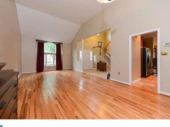 5th image of 702 Christopher Dr