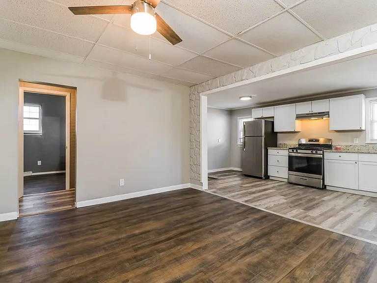 811832_019_living_room_13618124.jpg