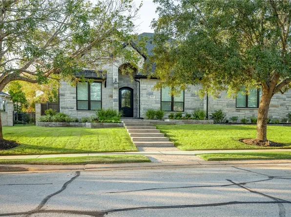 5111 Inverness Dr, Bryan, TX 77802