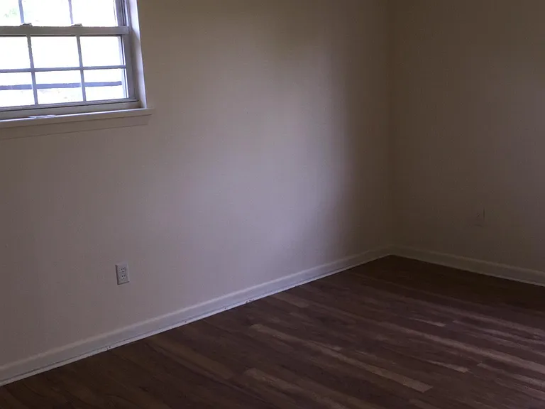 150 College Dr — Photo 3